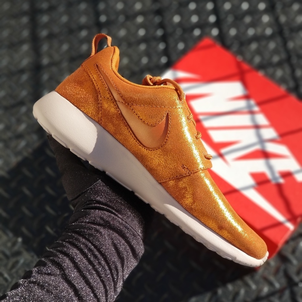 Nike Roshe One - Picture 2 of 7